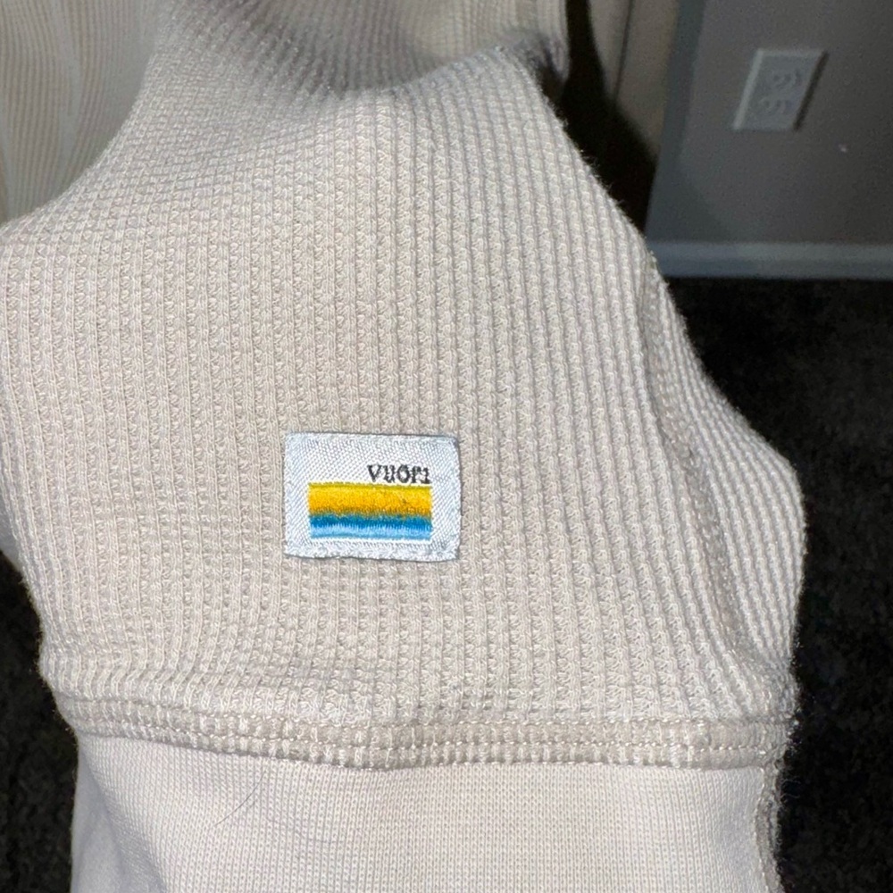Vuori Men’s Waffle Hoodie in Marshmallow Size Large - Picture 4 of 11